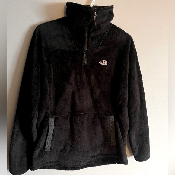 The North Face Fleece 1/4 Zip pullover sweater - Picture 2 of 6